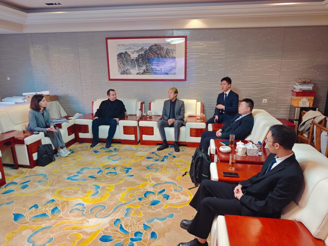 Murmansk Governor meets Born International in Beijing